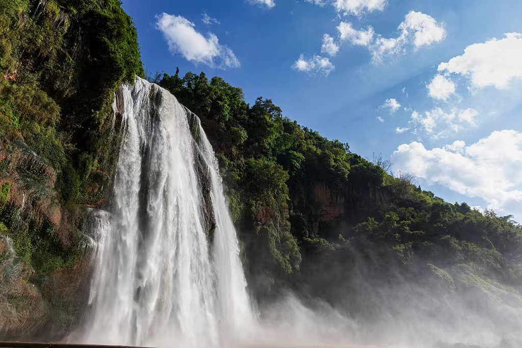 Kunjungi Air Terjun, Usir Hawa Panas