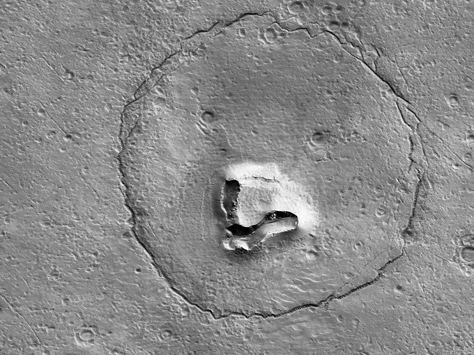 Foto yang diambil pada 12 Disember 2022 oleh kamera Eksperimen Sains Pengimejan Resolusi Tinggi (HiRise). (foto: Twitter@HiRise)