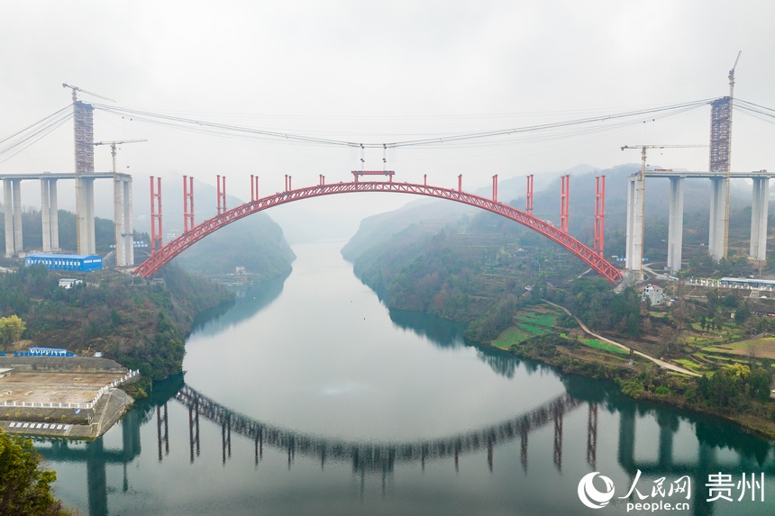 Foto menunjukkan jambatan Wujiang dalam pembinaan. (foto: Tu Min/People.cn)