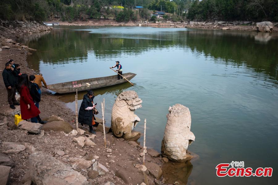 Arca Batu Tersembunyi Muncul selepas Paras Air Turun