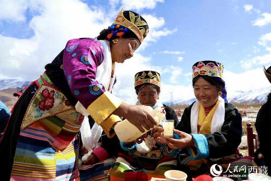 Petani Tibet Adakan Upacara Bajak Musim Bunga