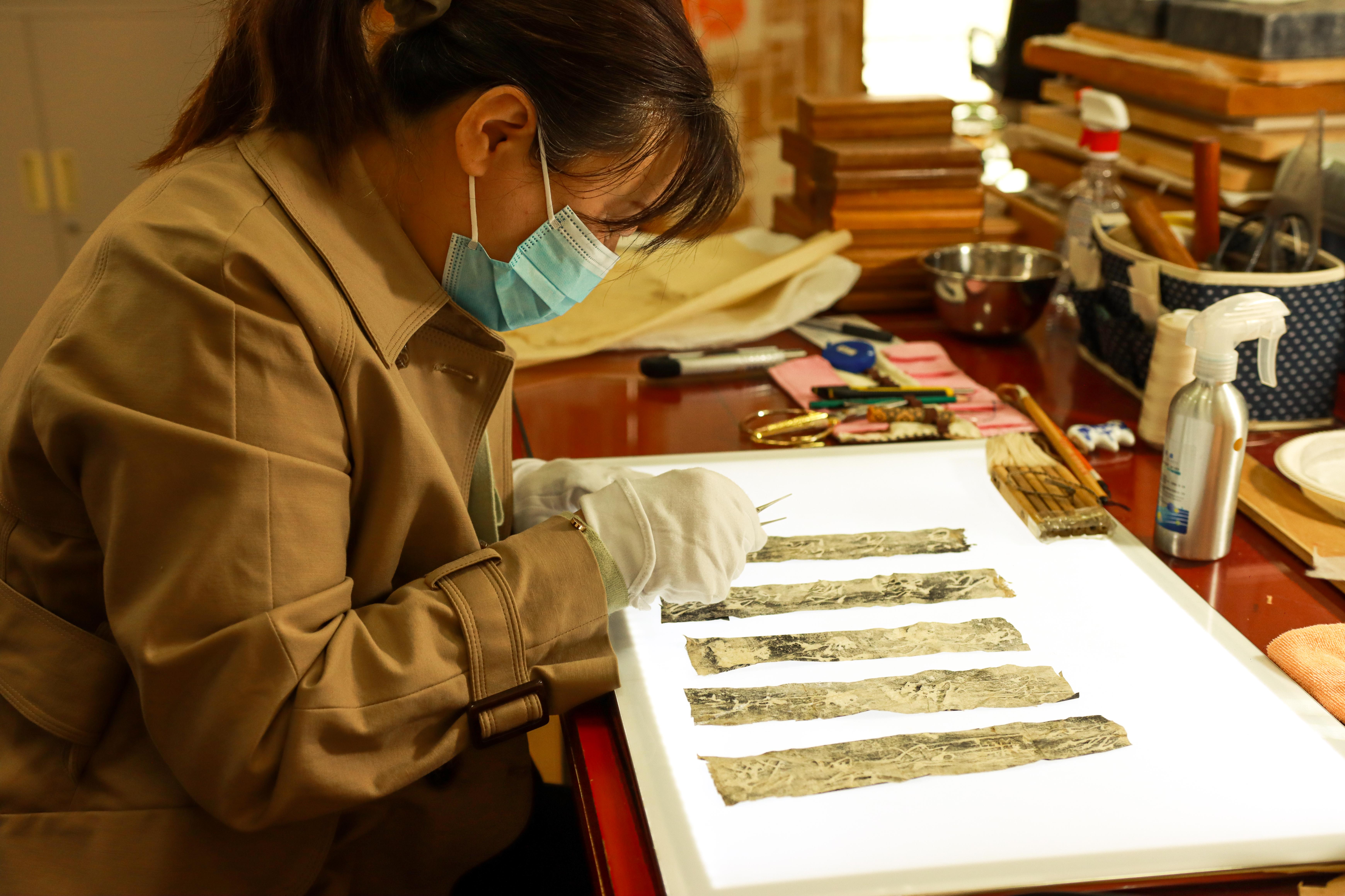 Wang Bin yang sedang bekerja. (foto: Qiu Yuzhe/People.cn)