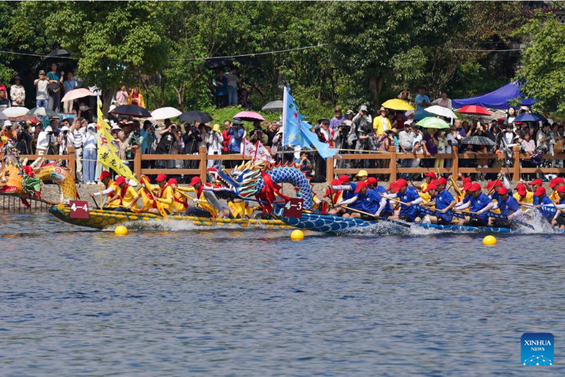 Pesta Perahu Naga Disambut Serata China