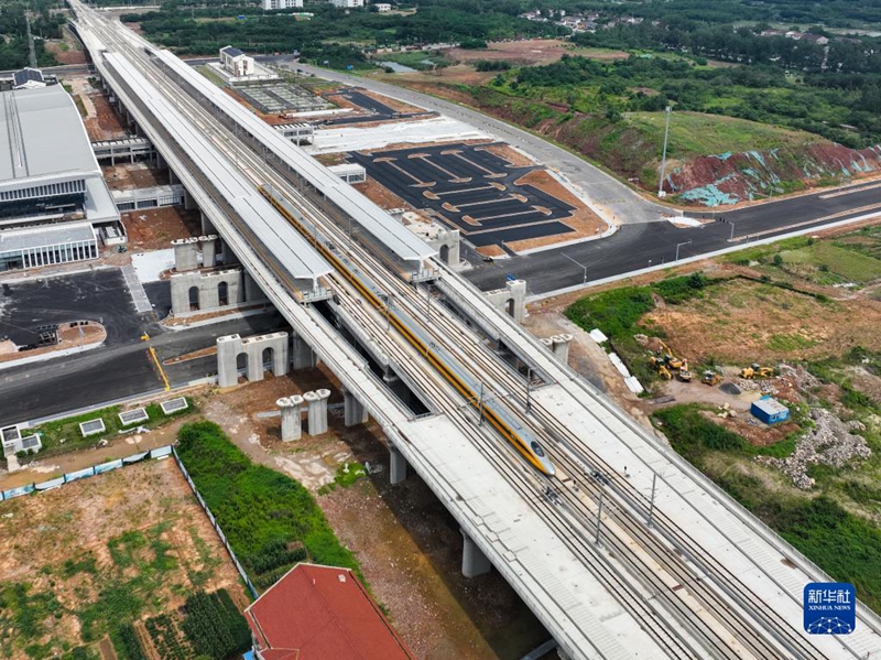 Ujian Laju Kereta Api Shanghai-Nanjing Cecah 385km/j