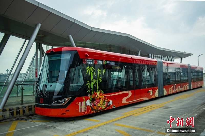 Trem Pintar Mula Uji Bawa Penumpang di Chengdu