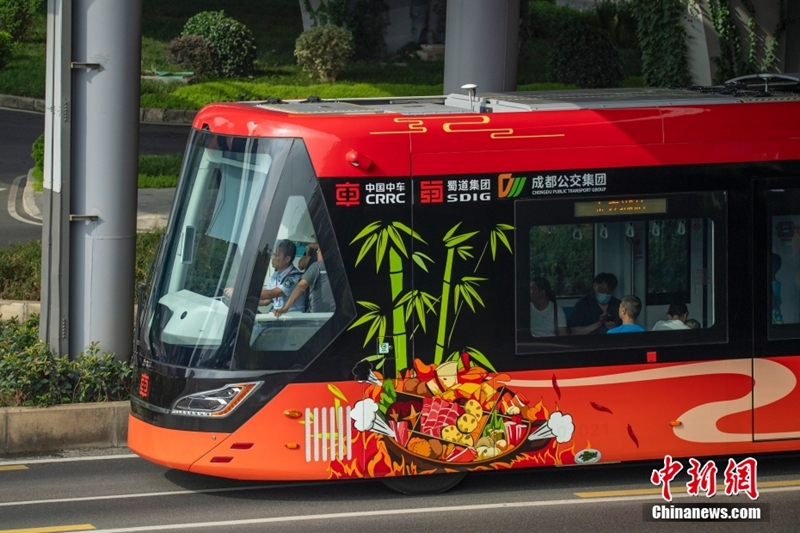 Trem Pintar Mula Uji Bawa Penumpang di Chengdu