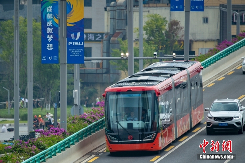 Trem Pintar Mula Uji Bawa Penumpang di Chengdu