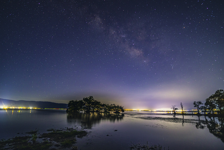 Langit Bintang Indah Permai di Tasik Erhai