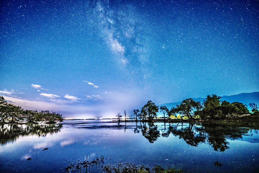 Langit Bintang Indah Permai di Tasik Erhai