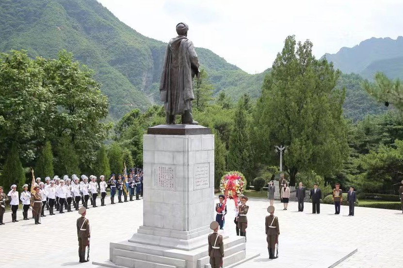 Kim Jong-un Ziarahi Makam Pahlawan Tentera Sukarelawan China