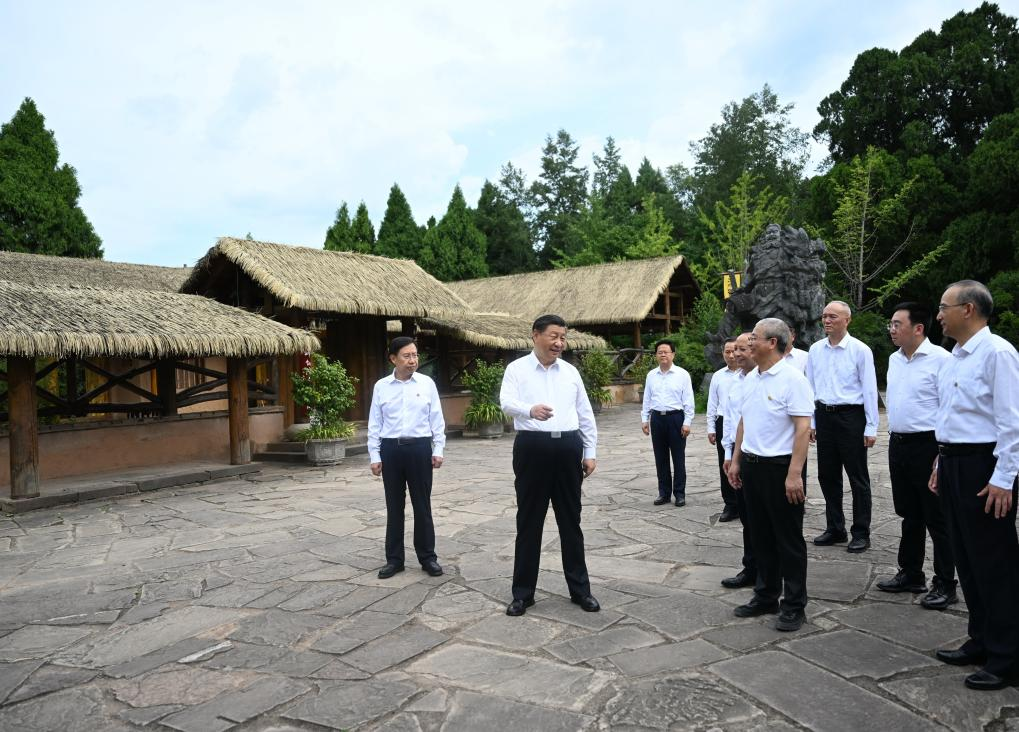 Xi Jinping Tinjau di Sichuan