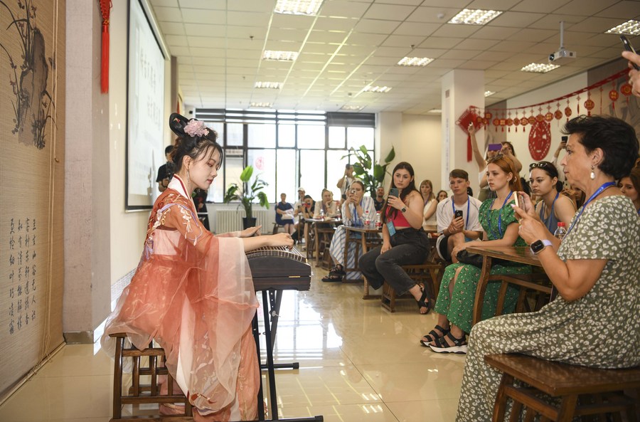 Festival Tarian di Xinjiang Dorong Pertukaran Budaya