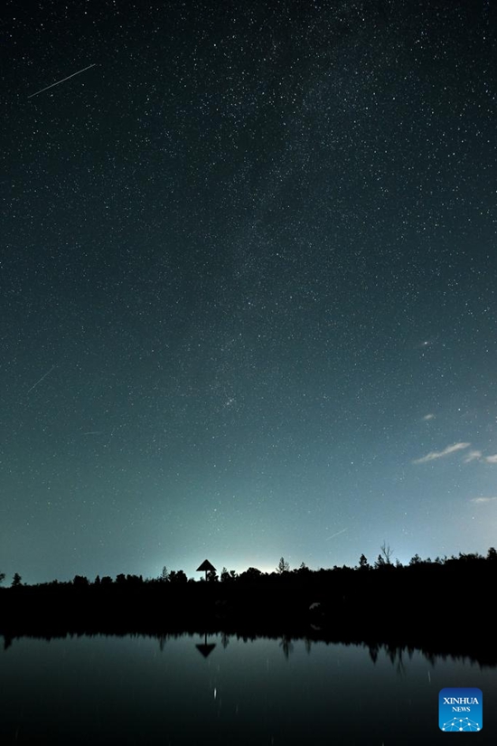 Hujan Meteor Perseid di Tasik Haba China