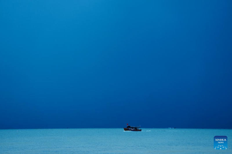 Warna-warni Pantai Jintan di Guangxi