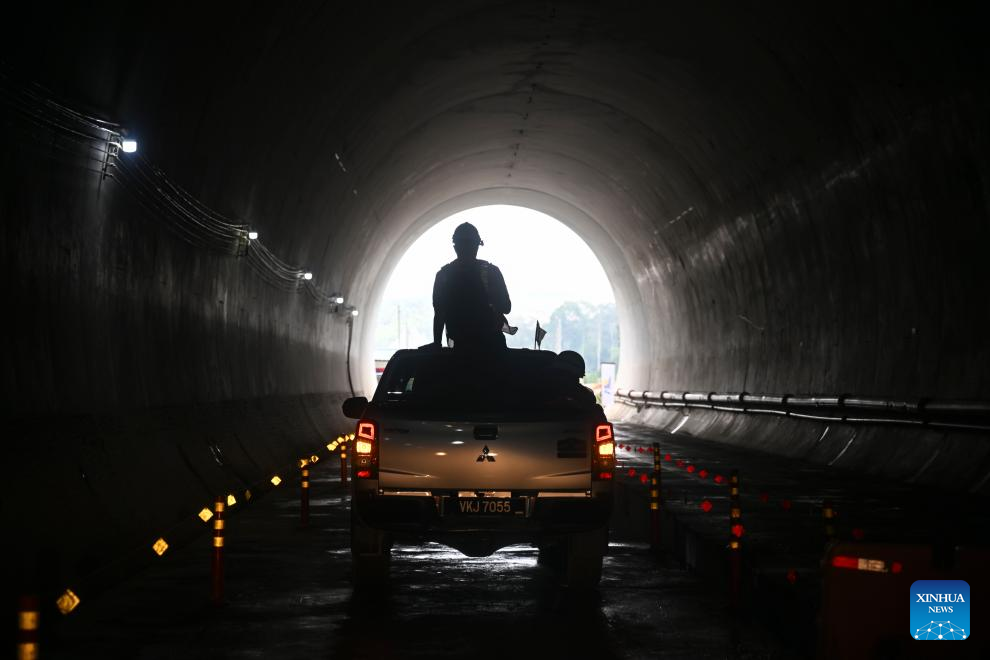 Gambar yang diambil pada 25 Ogos 2023 menunjukkan bahagian dalam salah satu terowong ECRL di Pahang. (Xinhua/Cheng Yiheng)