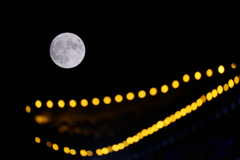 “Supermoon” Dirakam di Serata China