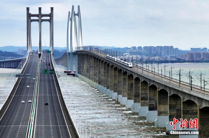 Tren Laju 350 km/j Rentas Laut Pertama China Mula Ujian Operasi