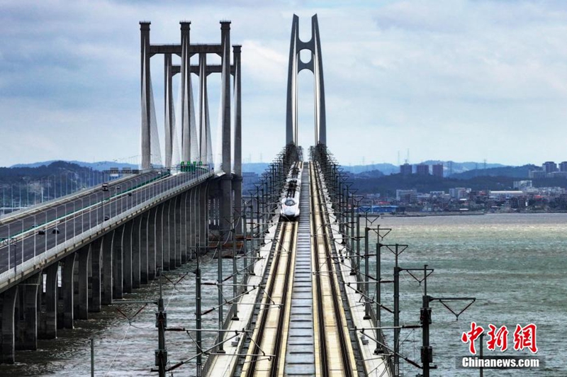 Tren Laju 350 km/j Rentas Laut Pertama China Mula Ujian Operasi