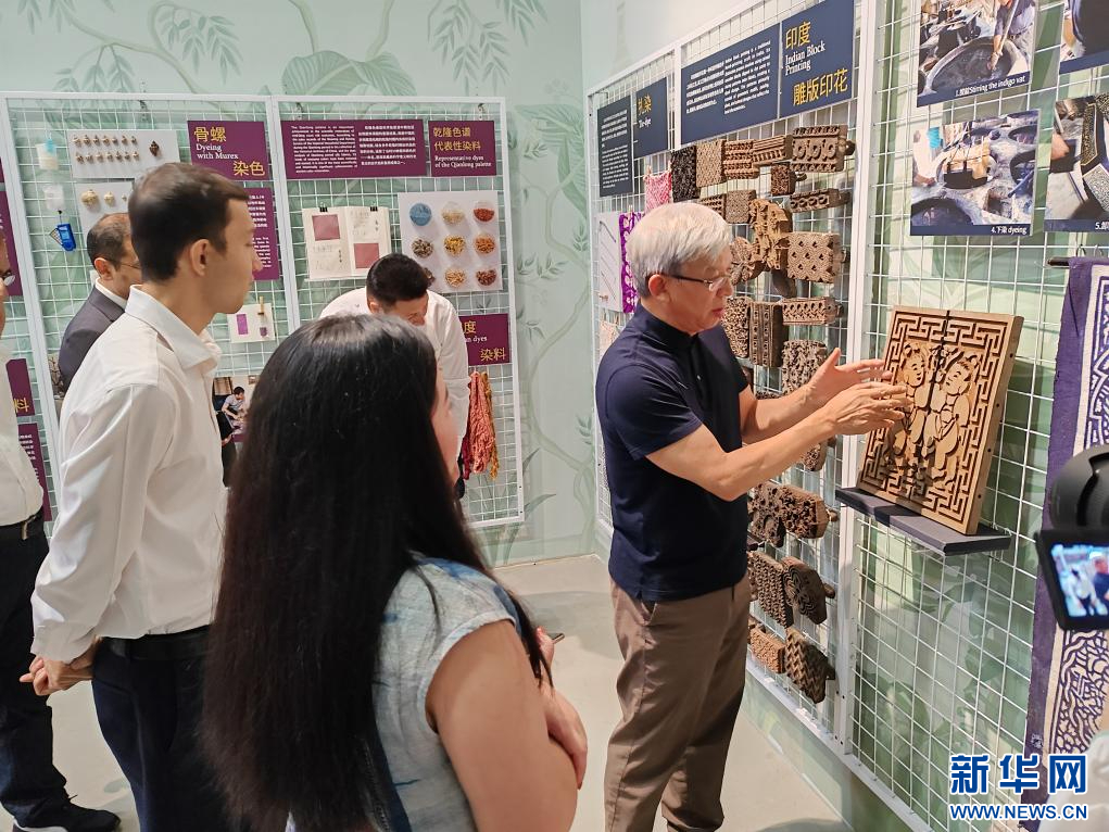 Menjelang Sukan Asia, Hangzhou Anjur Pameran Pakaian Asia