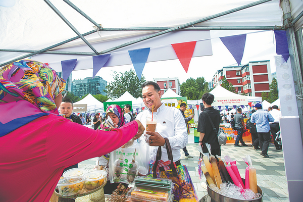 Makanan Malaysia terbukti menjadi hidangan popular di festival kebudayaan di Beijing awal bulan ini, sekali gus mencerminkan kekayaan tradisi negara itu. (foto/China Daily) 