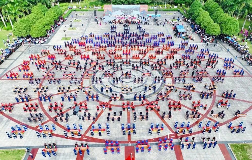 Ribuan Orang Persembah Tarian Dalang Etnik Zhuang semasa Shuangjiang