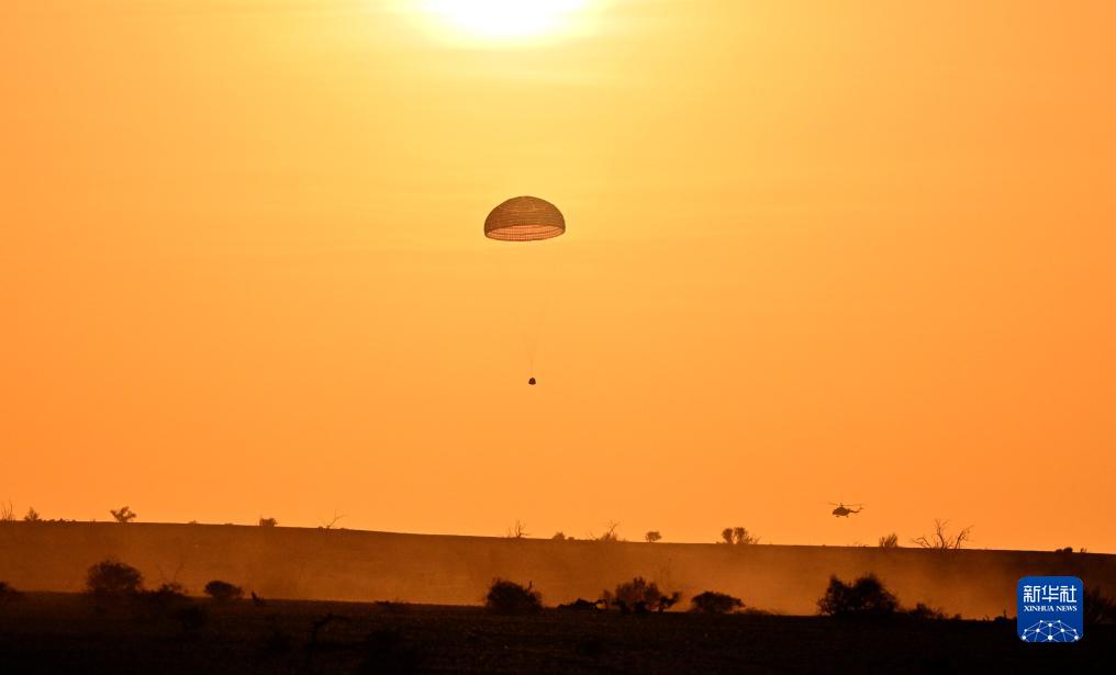 Kru Kapal Shenzhou-16 Selamat Kembali ke Bumi