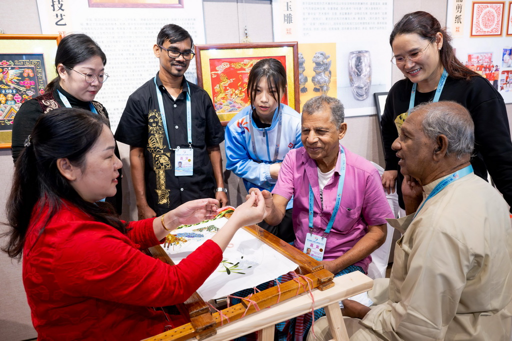 Wau Bulan Dipamerkan di Pameran Warisan Budaya Tidak Ketara Jalan Sutera Maritim ke-3 di Fujian