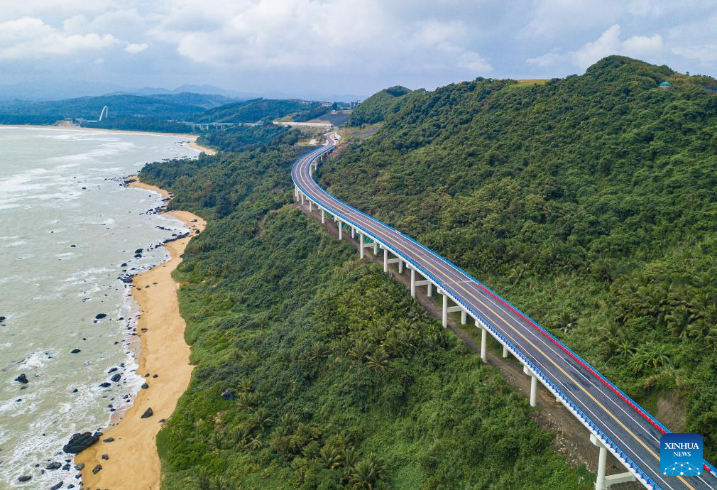 Lebuh Raya Persiaran Pesisir Pantai Dibuka di Hainan