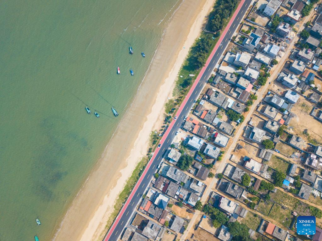 Lebuh Raya Persiaran Pesisir Pantai Dibuka di Hainan