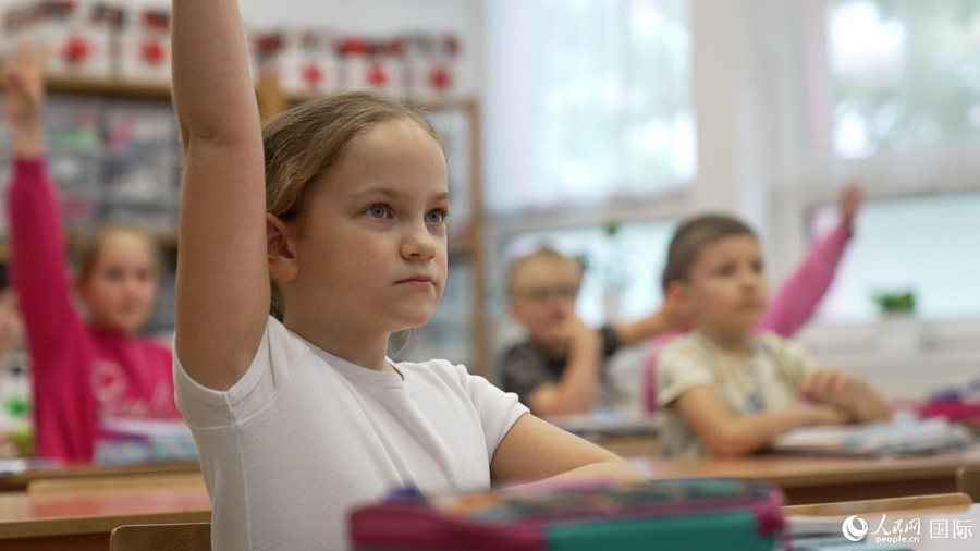 Terokai Sekolah Dwibahasa Hungary-Mandarin di Budapest