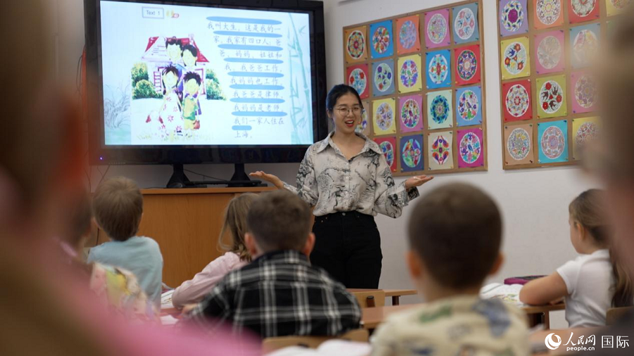 Terokai Sekolah Dwibahasa Hungary-Mandarin di Budapest