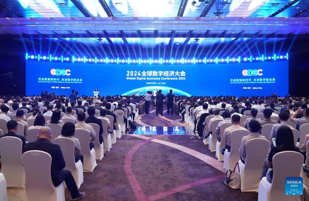 Foto majlis perasmian Persidangan Ekonomi Digital Global 2024 (GDEC 2024) di Beijing, ibu negara China pada 2 Julai 2024. Bertemakan "Membuka Era Baru Kecerdasan Digital, Berkongsi Masa Depan Digital Baharu," GDEC 2024 membuka tirainya pada Selasa dan akan berlangsung hingga 5 Julai. (Foto/Xinhua)