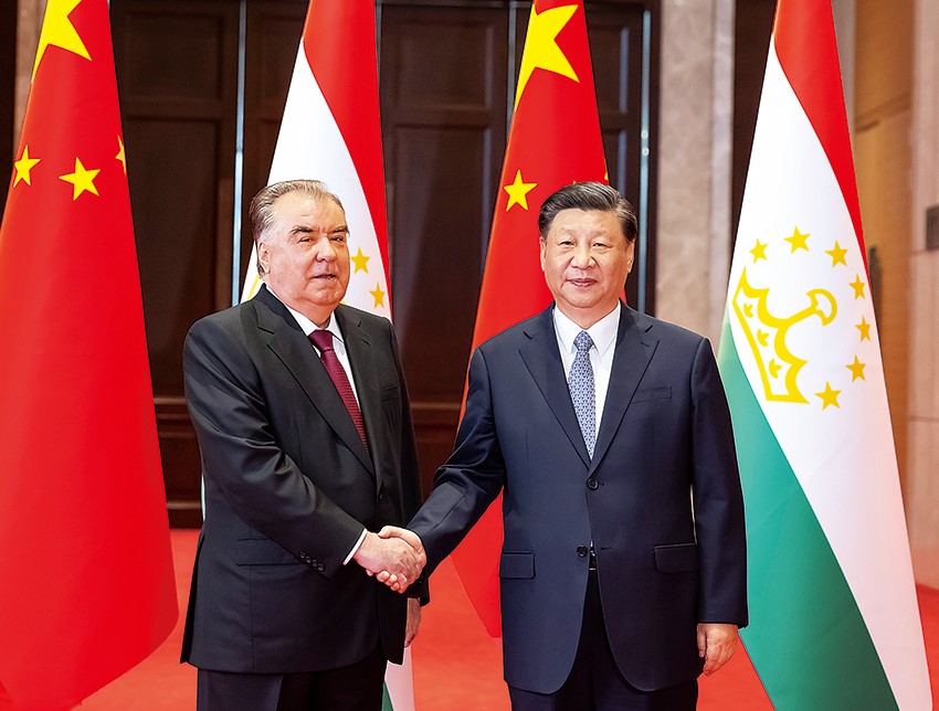 Presiden China, Xi Jinping mengadakan perbincangan dengan Presiden Tajikistan, Emomali Rahmon, yang berada di China untuk Sidang Kemuncak China-Asia Tengah dan lawatan negara, di Xi'an, Provinsi Shaanxi, barat laut China, 18 Mei 2023. (Foto: Xinhua)