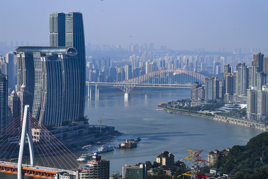 Foto yang diambil pada 30 Oktober 2023 ini menunjukkan pemandangan Bandar Raya Chongqing di barat daya China. (Xinhua/Wang Quanchao)