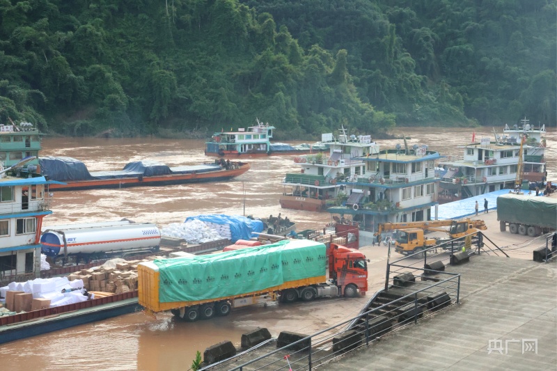 Suasana hiruk-pikuk di Pelabuhan Guanlei. (Foto/CNR)