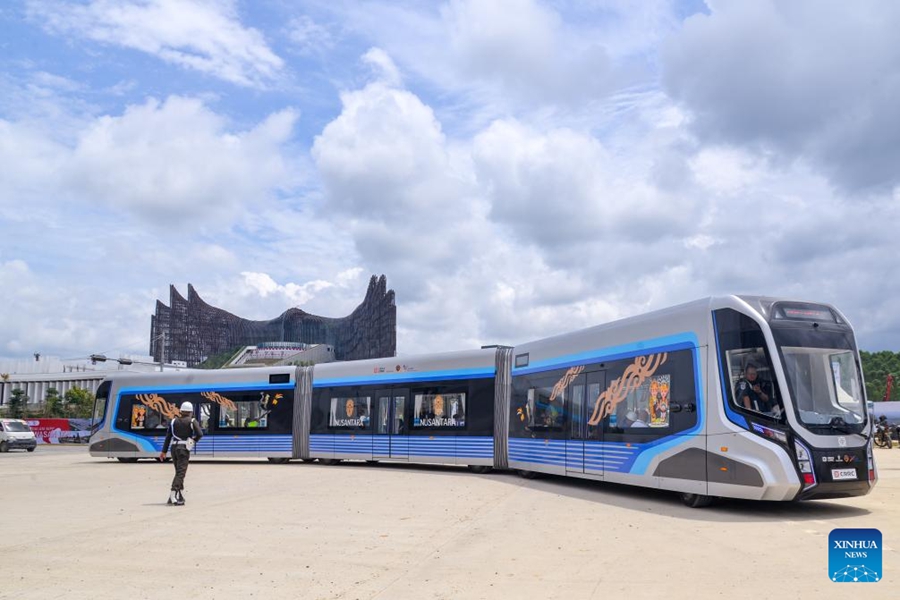 Foto bertarikh 13 Ogos 2024 ini memaparkan sistem Transit Aliran Rel Autonomi (ART) di Nusantara, ibu negara baharu Indonesia. (Xinhua/Xu Qin)