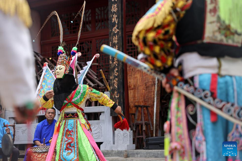 Warna-warni Opera Dixi di Anshun, Guizhou