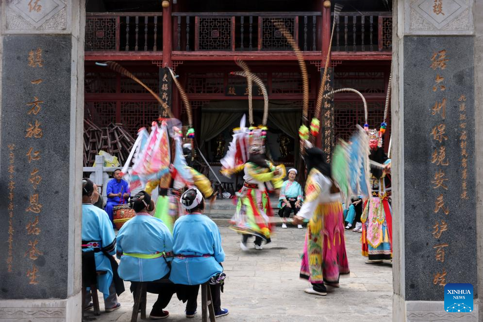 Warna-warni Opera Dixi di Anshun, Guizhou