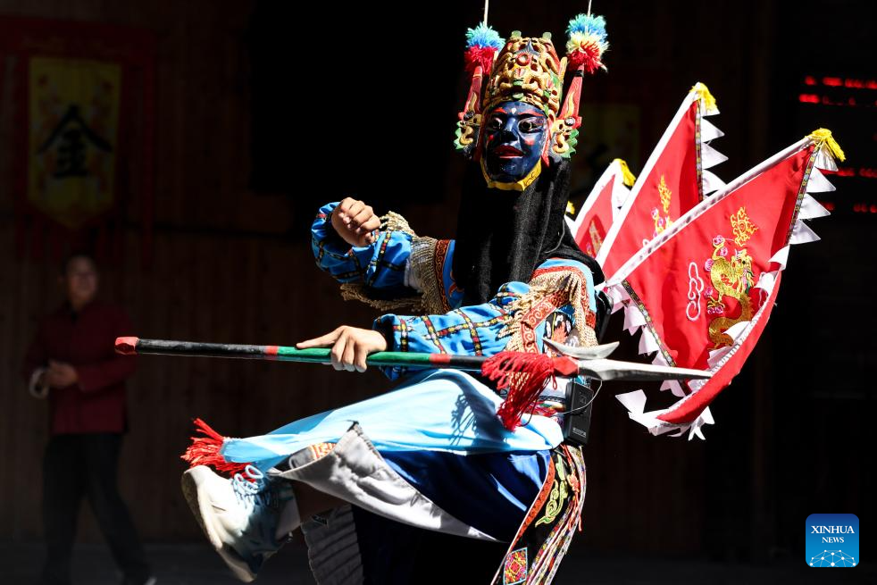 Warna-warni Opera Dixi di Anshun, Guizhou