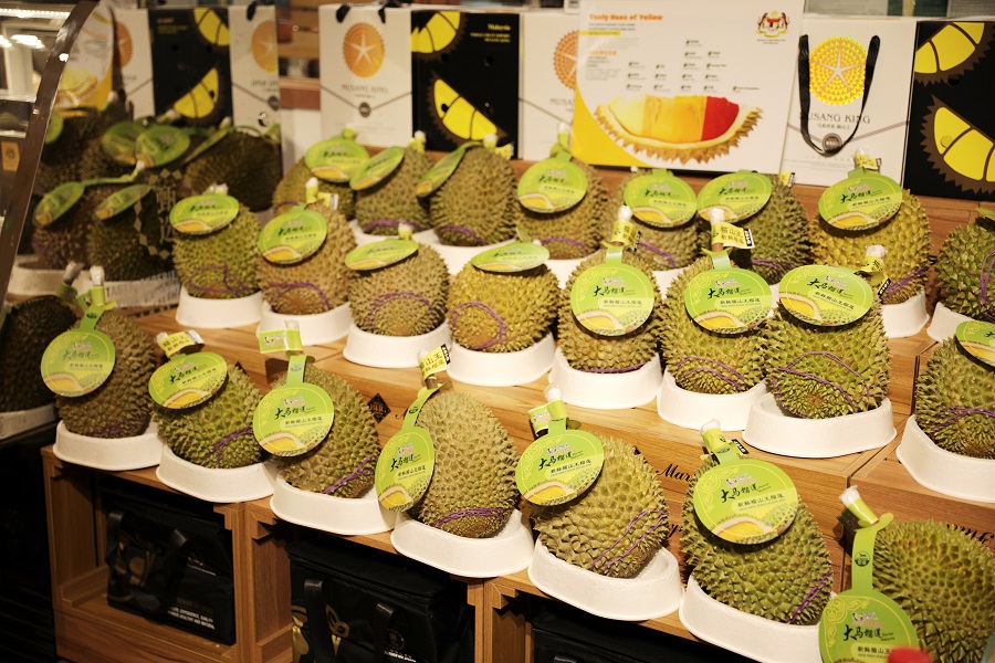 Foto durian segar pertama dari Malaysia yang dijual di sebuah pasar raya terkemuka di Beijing sempena program Taste of Malaysia 2024 pada 26 Ogos 2024. (People’s Daily Online/Wang Jing)