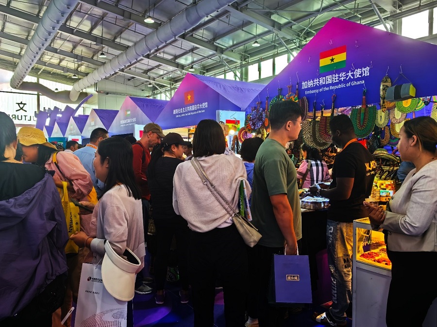 Kedutaan Besar negara asing di Beijing turut memanfaatkan peluang pada Pameran Antarabangsa China untuk Perdagangan Perkhidmatan (CIFTIS) 2024 mempromosikan produk berkaitan negara masing-masing. (People's Daily Online/Yang Chunyan)