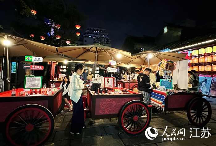 Bazar LAC di Blok Huilongwo, bandar Xuzhou, provinsi Jiangsu. (People’s Daily Online/Zhou Mengjiao)